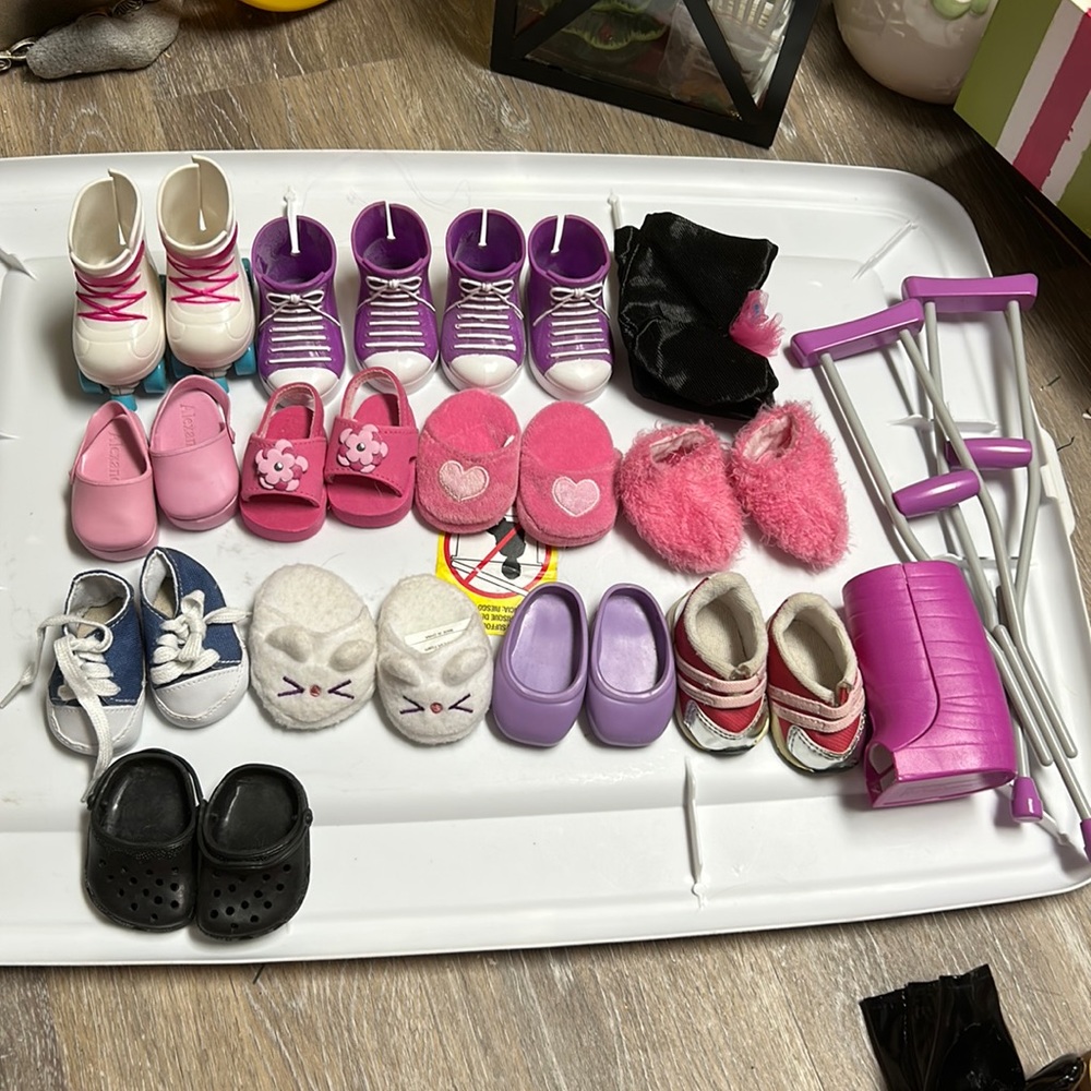 Doll shoes 13 pairs of shoes 1 pair of crutches and cast